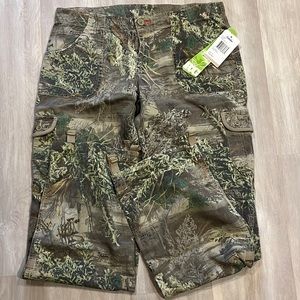 Realtree women’s cargo pocket camo pants new with tags